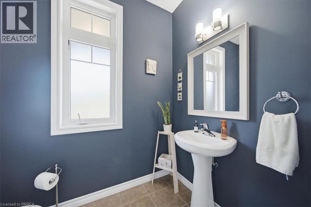 14 Mcqueen Drive, Paris, ON - Indoor Photo Showing Bathroom