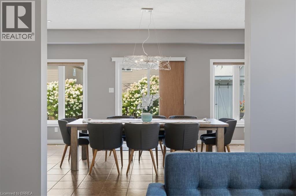 14 Mcqueen Drive, Paris, ON - Indoor Photo Showing Dining Room