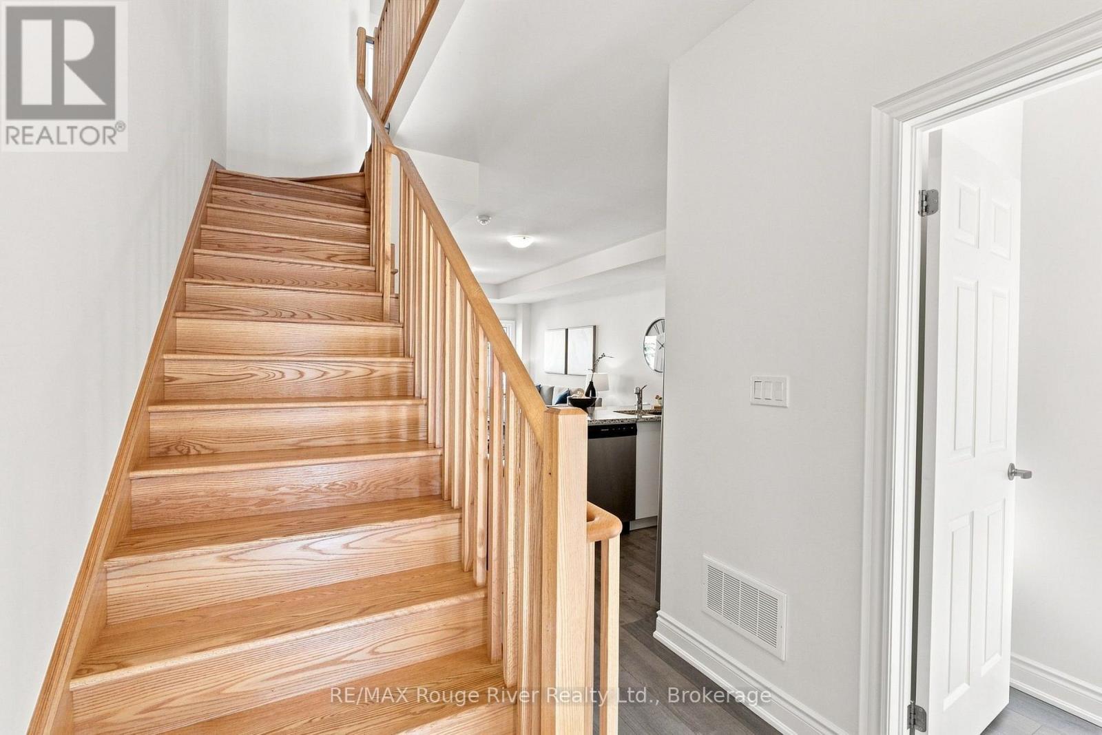 2607 Magdalen Path W, Oshawa (Windfields), ON - Indoor Photo Showing Other Room
