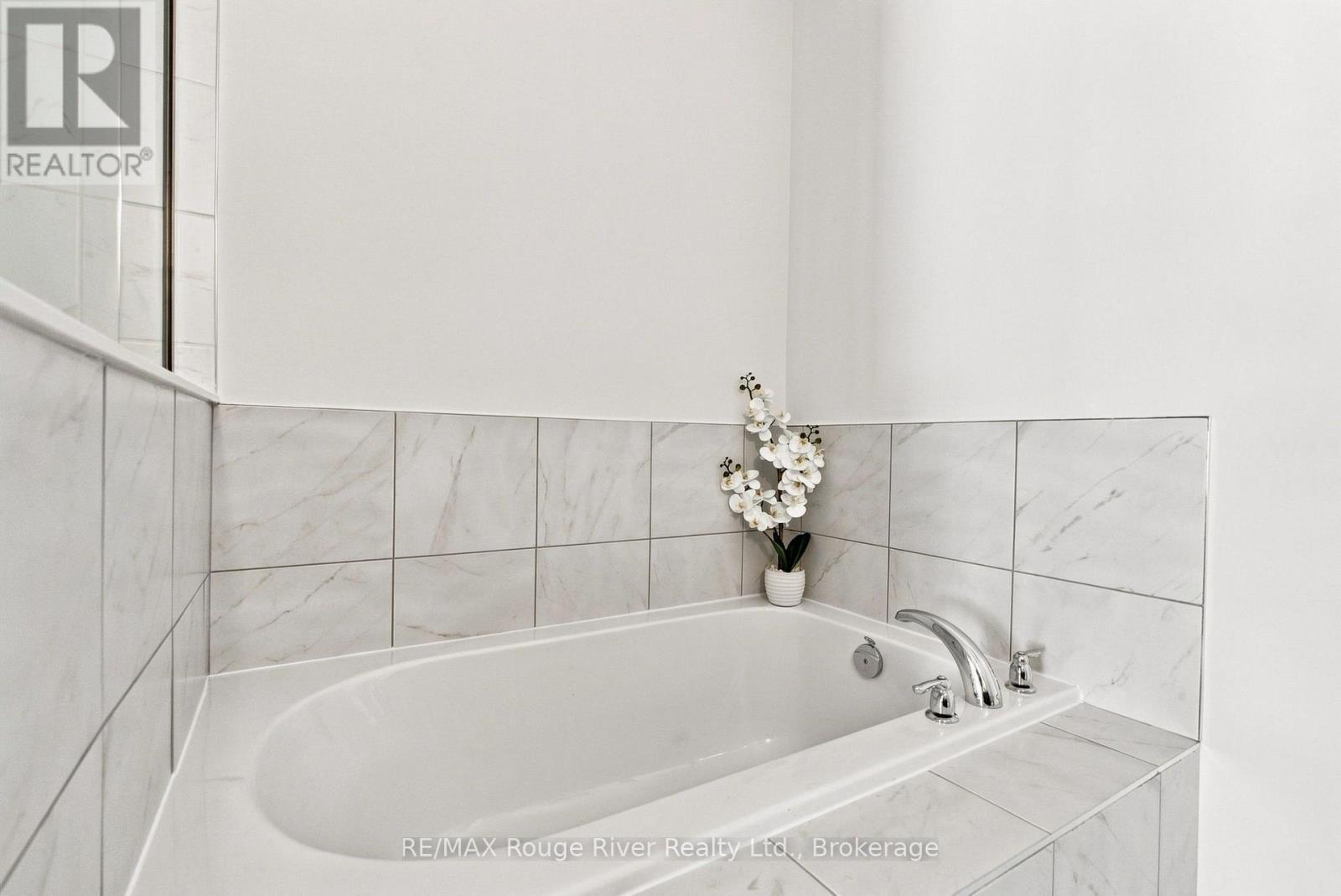 2607 Magdalen Path W, Oshawa (Windfields), ON - Indoor Photo Showing Bathroom