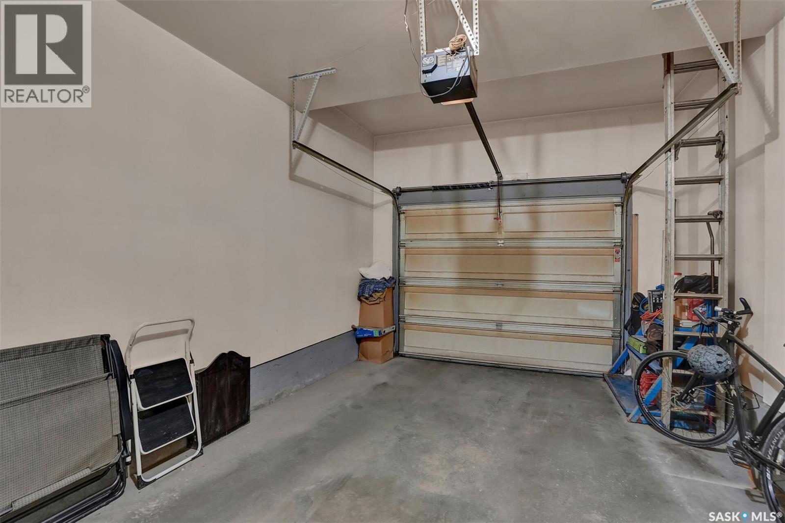 4926 Marigold Drive, Regina, SK - Indoor Photo Showing Garage