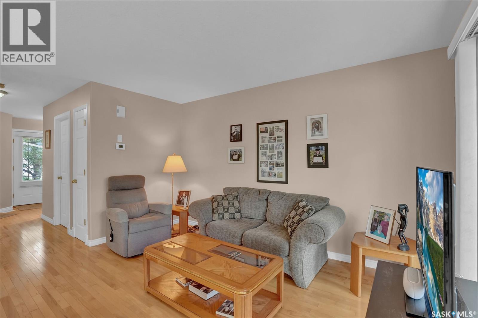 4926 Marigold Drive, Regina, SK - Indoor Photo Showing Living Room