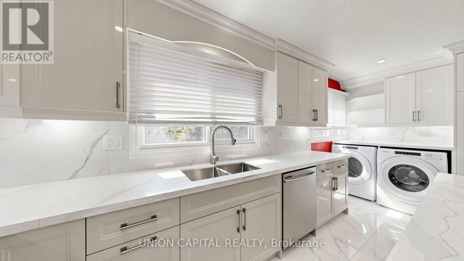 6 Windy Golf Way, Toronto, ON - Indoor Photo Showing Laundry Room