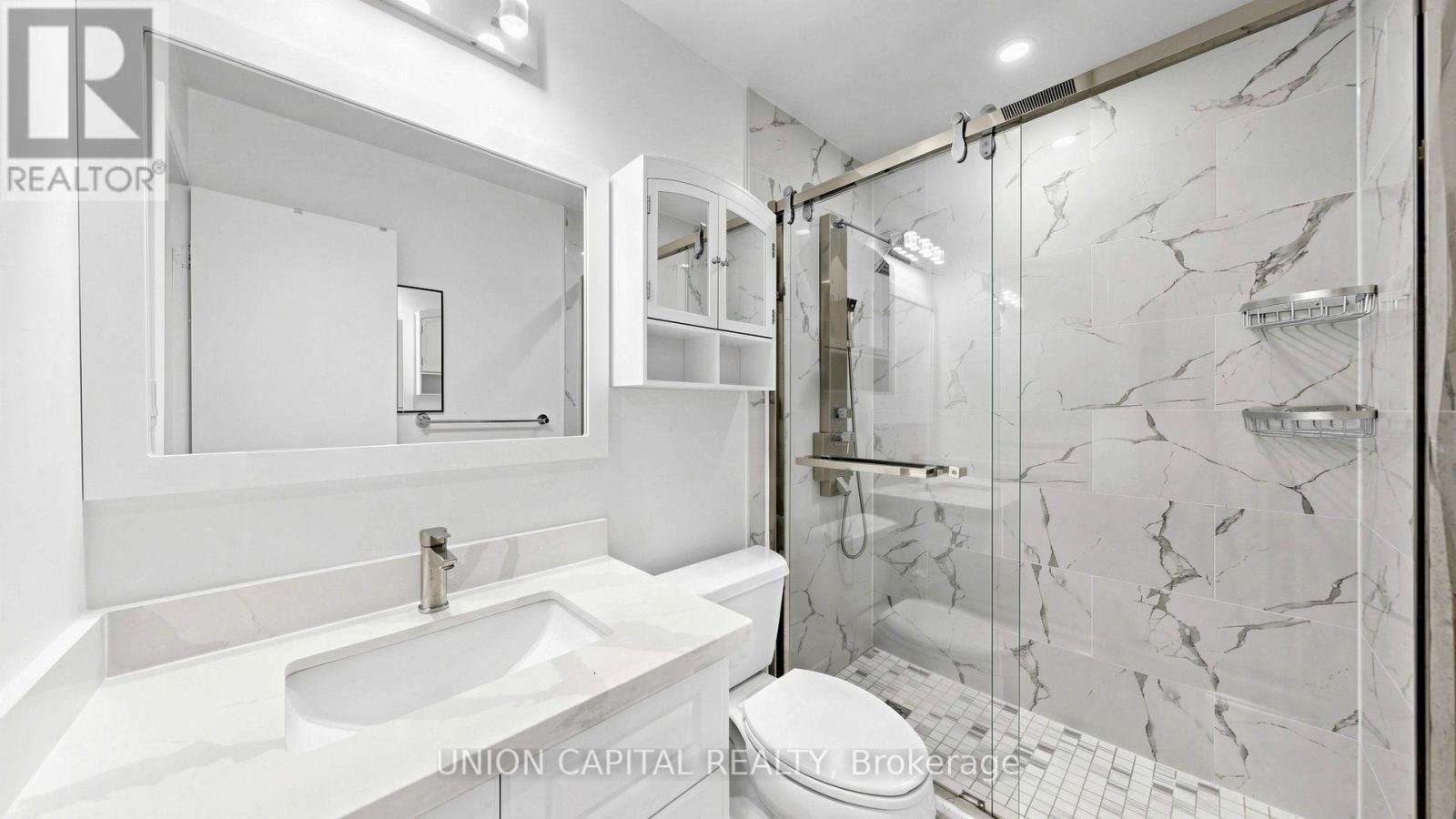 6 Windy Golf Way, Toronto, ON - Indoor Photo Showing Bathroom