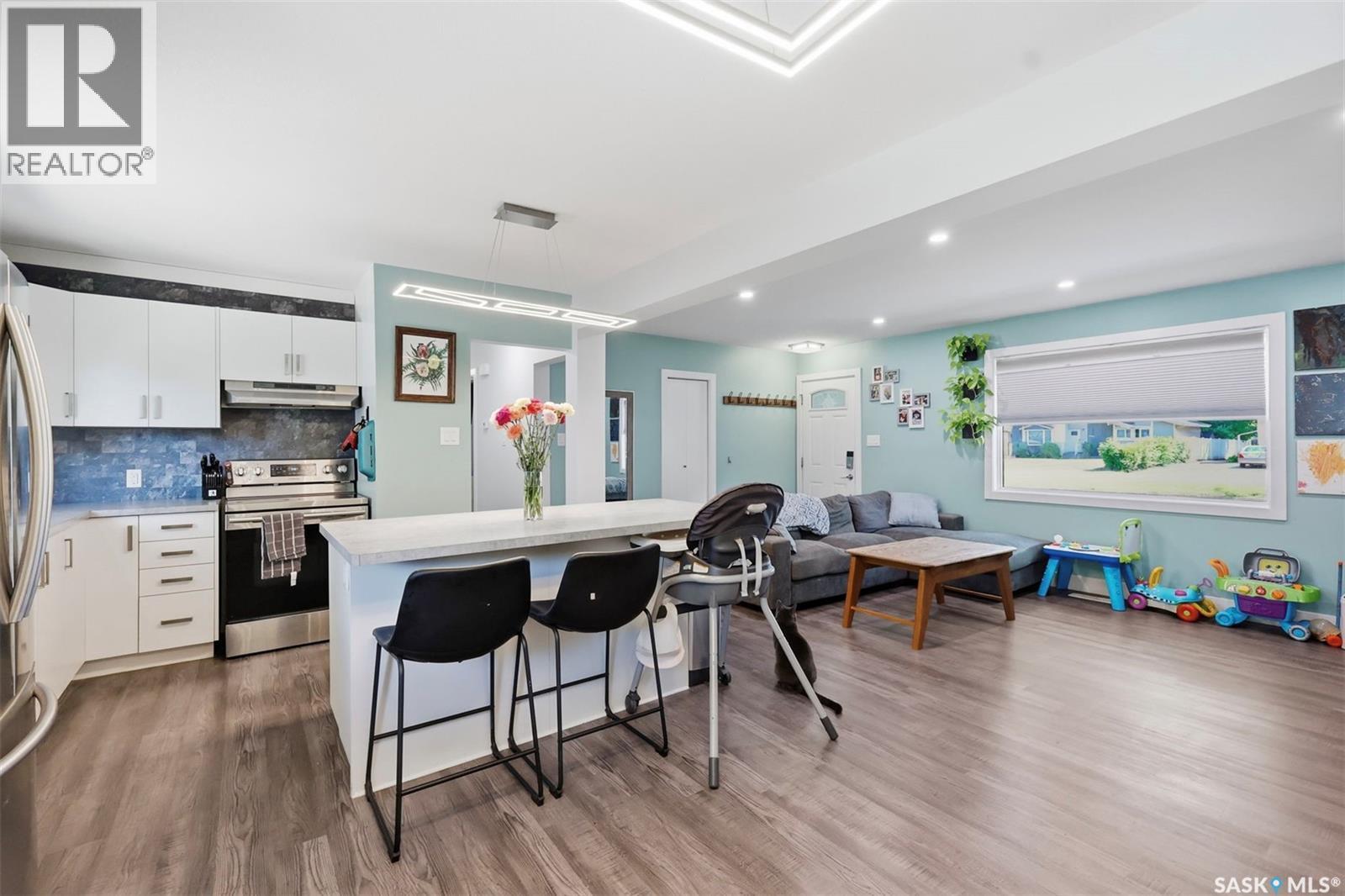 2508 Preston Avenue S, Saskatoon, SK - Indoor Photo Showing Kitchen
