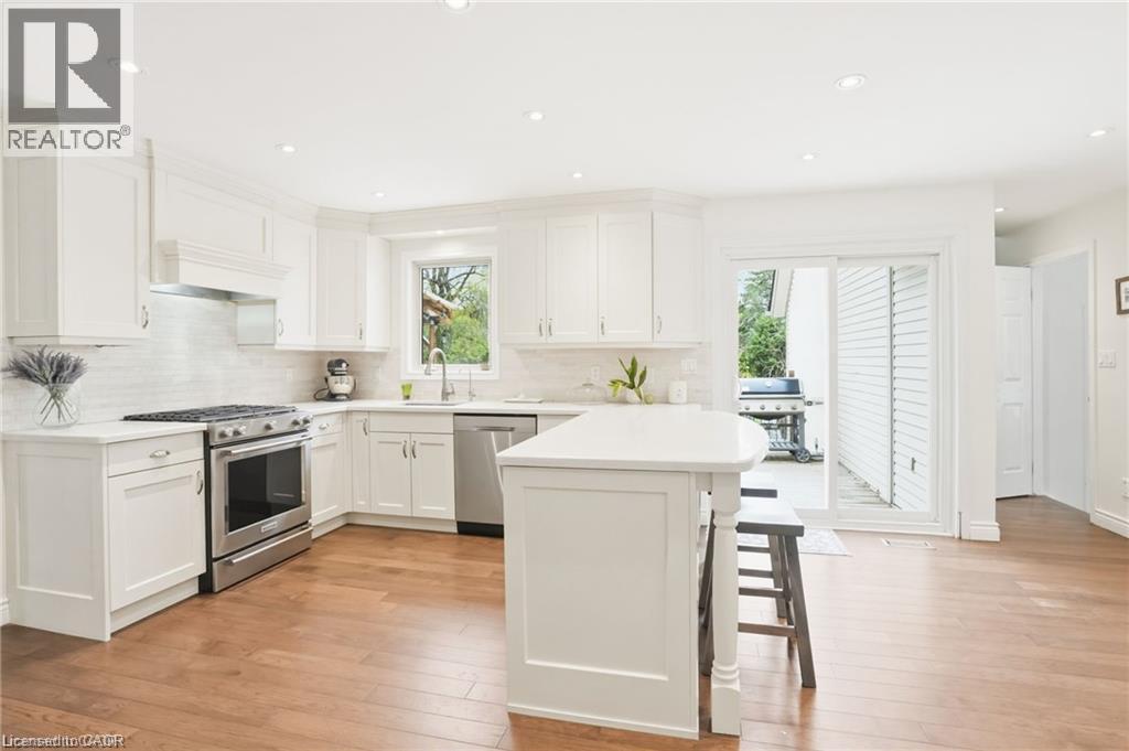 2000 15 Side Road, Milton, ON - Indoor Photo Showing Kitchen With Upgraded Kitchen