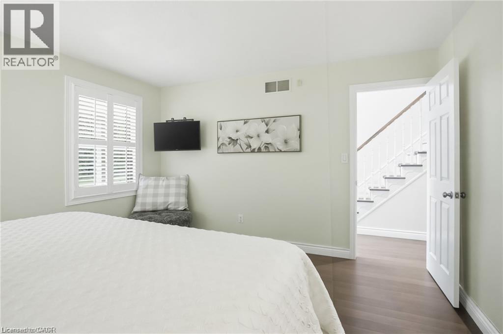 2000 15 Side Road, Milton, ON - Indoor Photo Showing Bedroom