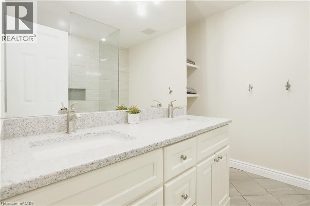 2000 15 Side Road, Milton, ON - Indoor Photo Showing Bathroom