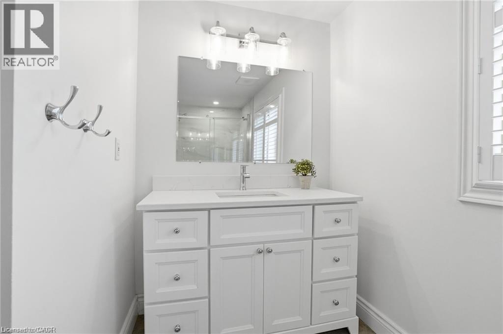 2000 15 Side Road, Milton, ON - Indoor Photo Showing Bathroom