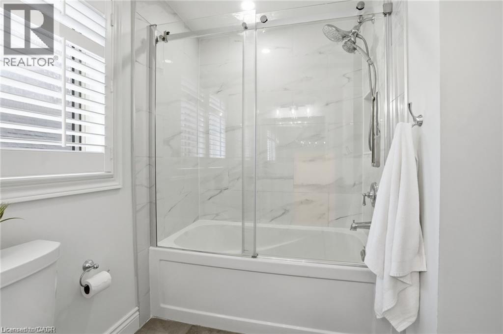 2000 15 Side Road, Milton, ON - Indoor Photo Showing Bathroom