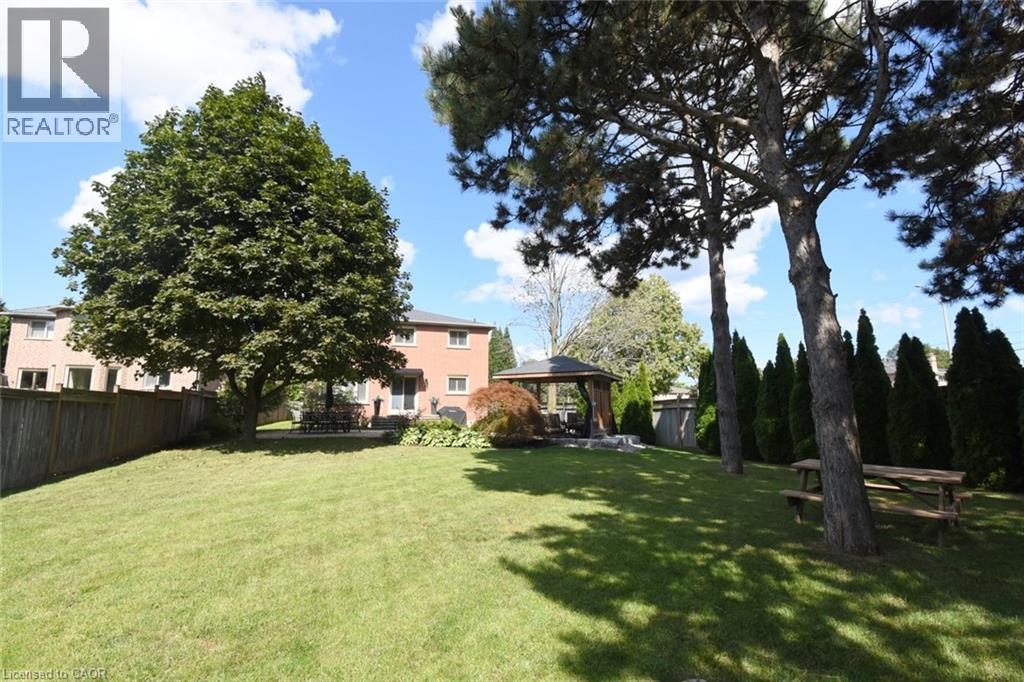 Massive size lot with beautiful landscaping and trees. - 470 Amanda Crescent, Burlington, ON - Outdoor