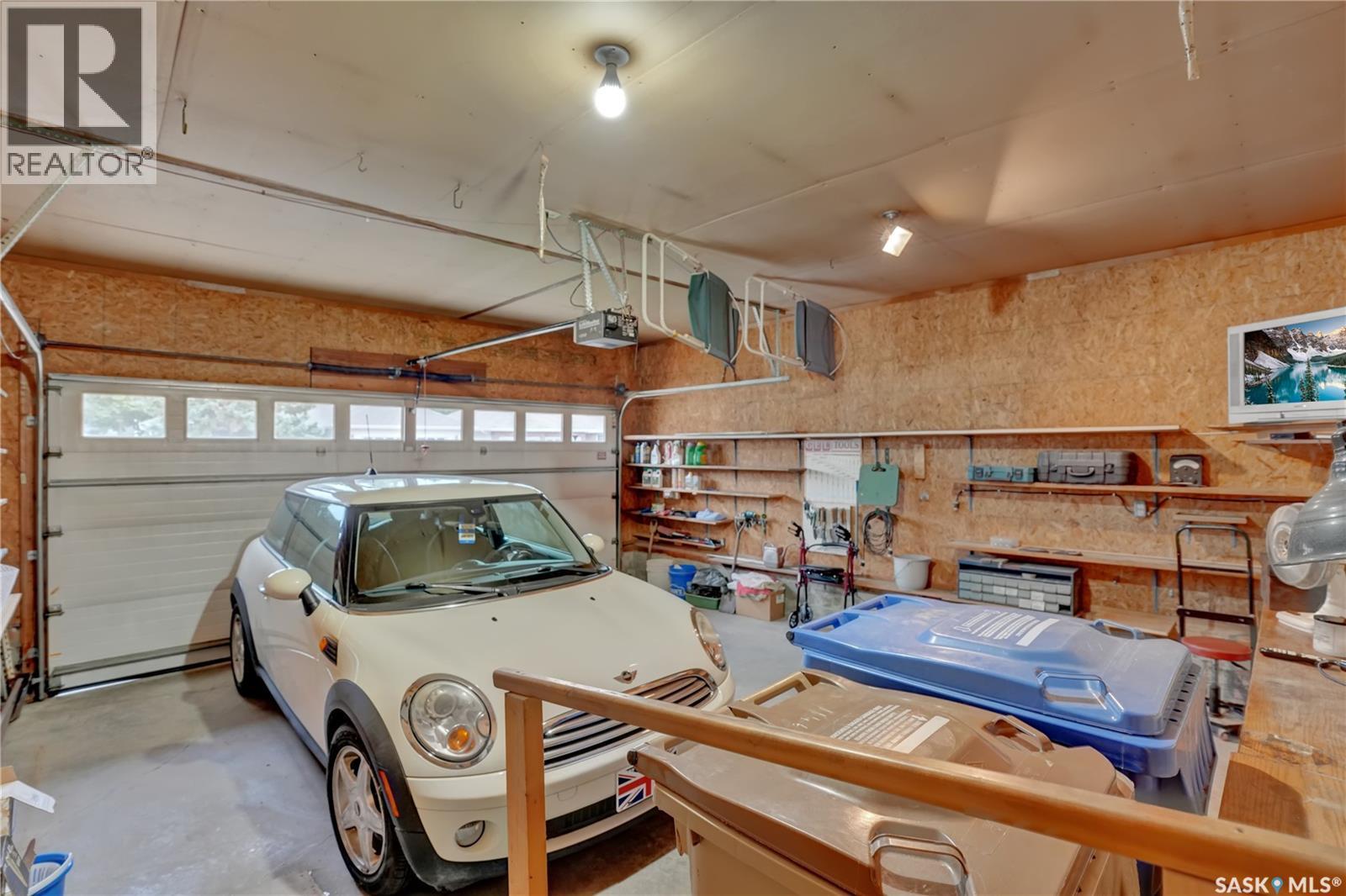 1146 Selo Place, Regina, SK - Indoor Photo Showing Garage