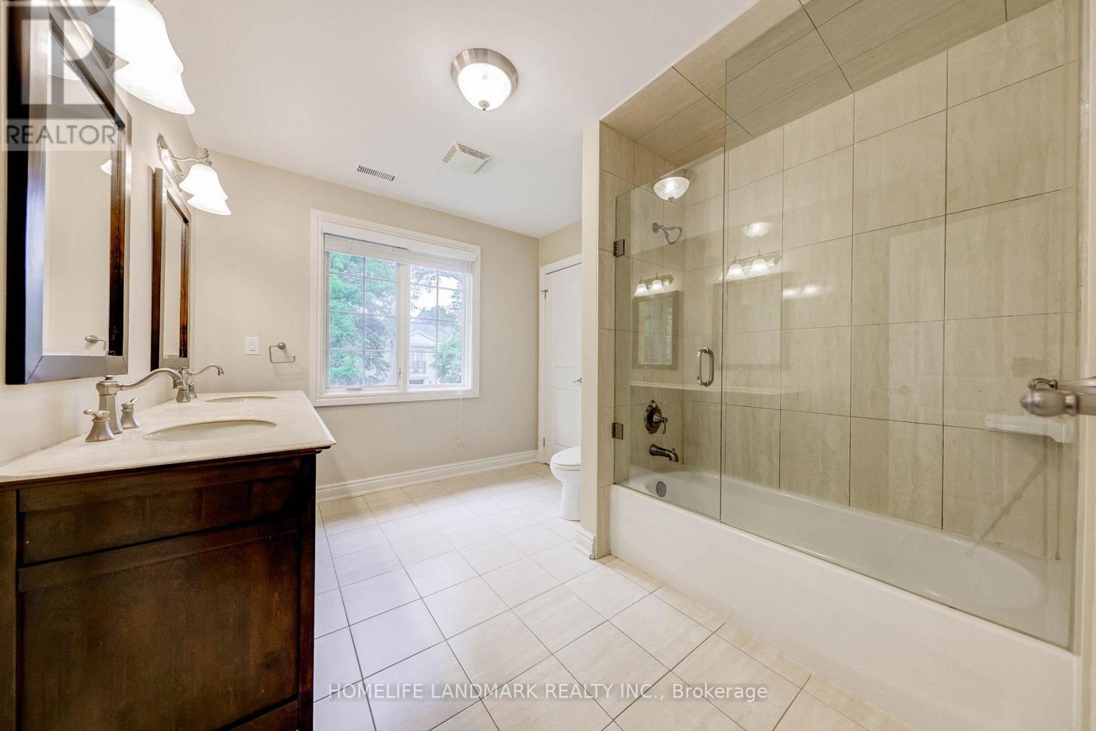38 Misty Crescent, Toronto, ON - Indoor Photo Showing Bathroom