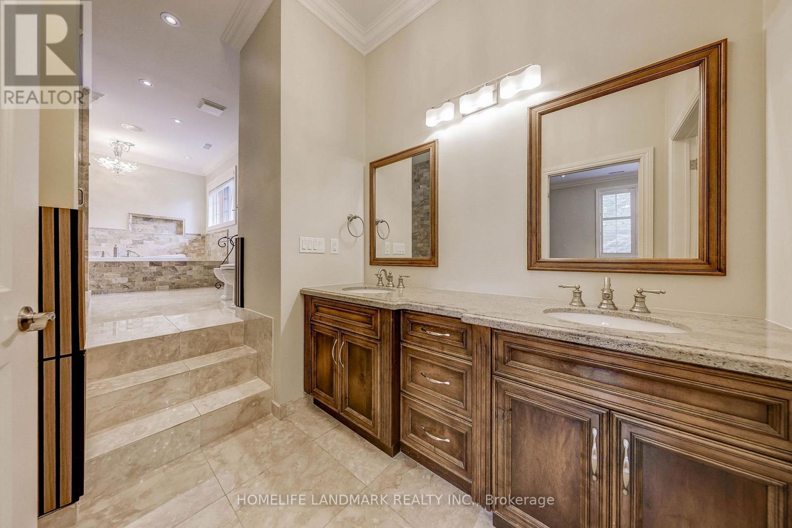 38 Misty Crescent, Toronto, ON - Indoor Photo Showing Bathroom