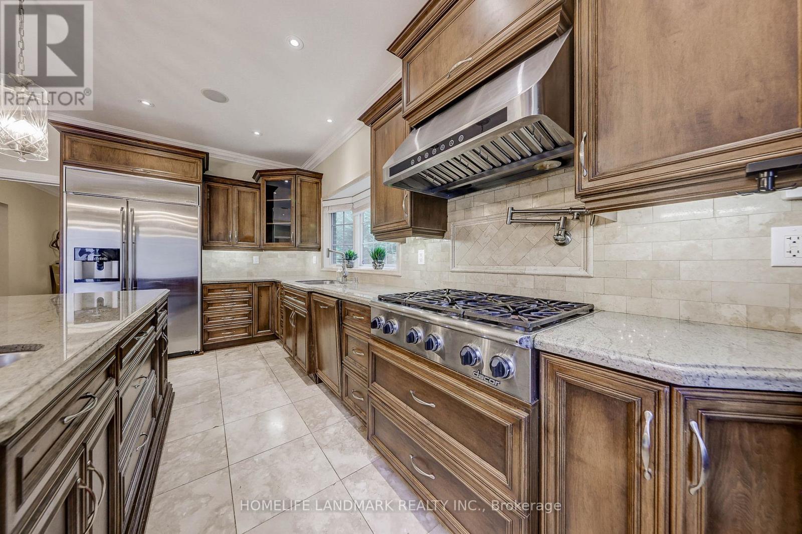 38 Misty Crescent, Toronto, ON - Indoor Photo Showing Kitchen