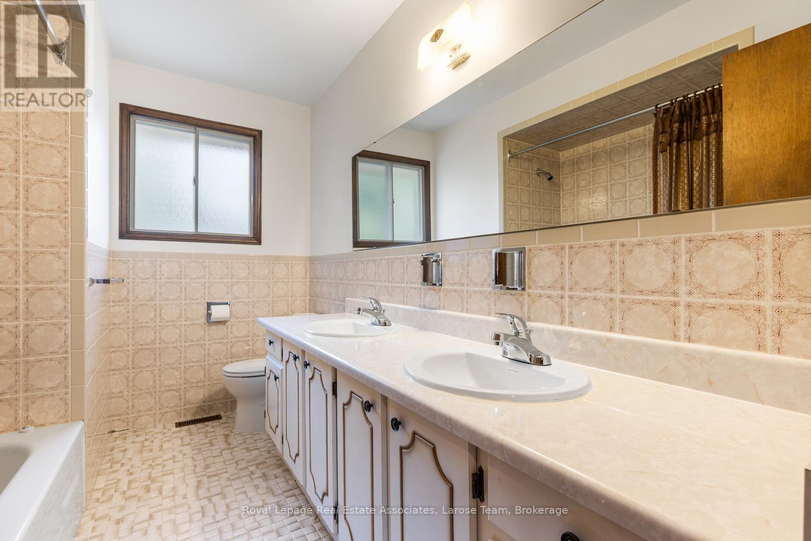 1344 Kenmuir Avenue, Mississauga, ON - Indoor Photo Showing Bathroom