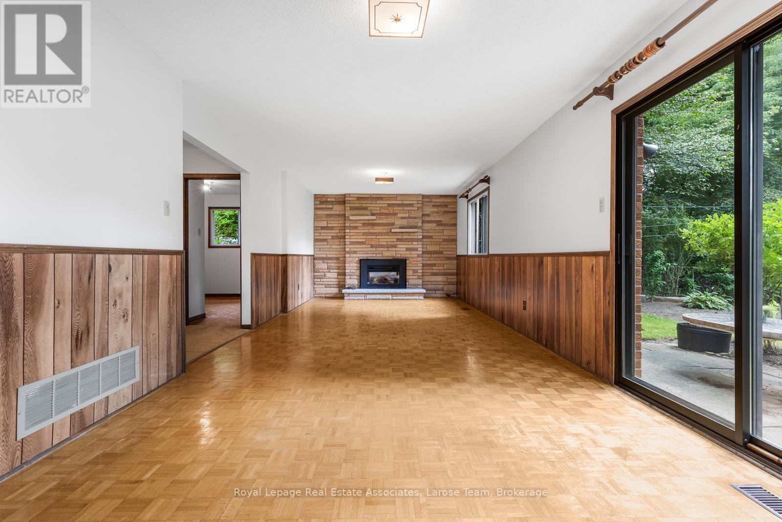 1344 Kenmuir Avenue, Mississauga, ON - Indoor Photo Showing Other Room With Fireplace