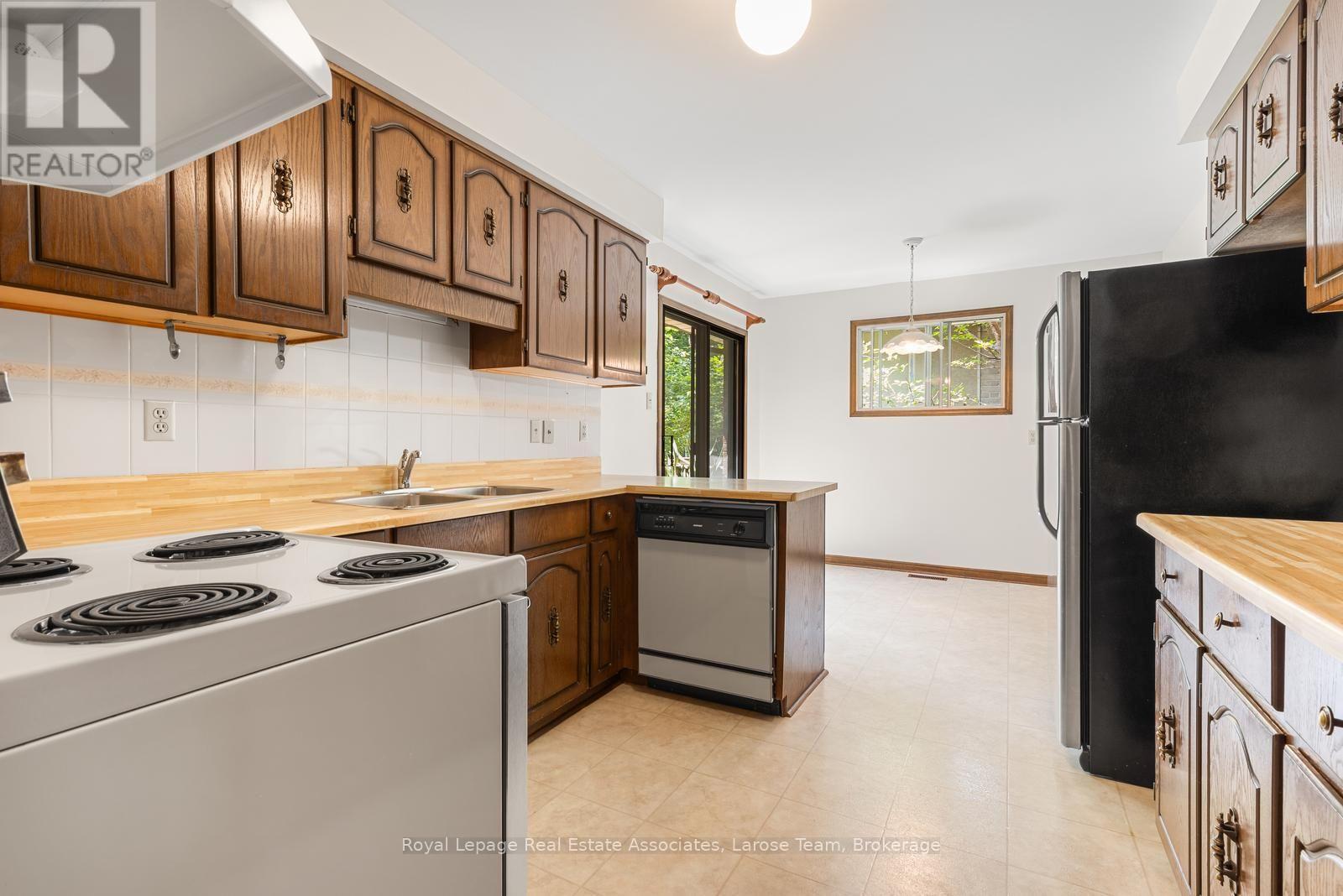 1344 Kenmuir Avenue, Mississauga, ON - Indoor Photo Showing Kitchen