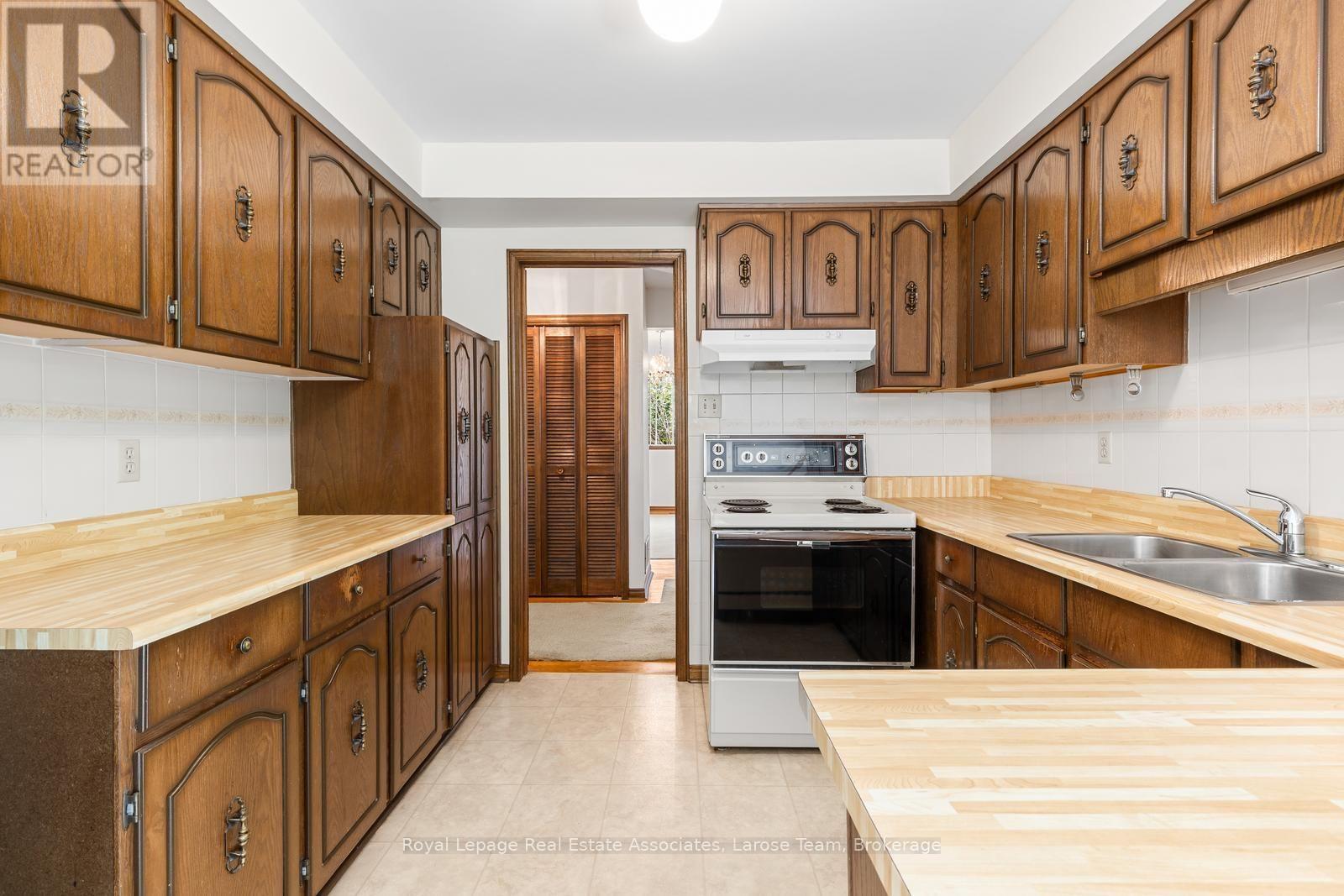 1344 Kenmuir Avenue, Mississauga, ON - Indoor Photo Showing Kitchen With Double Sink