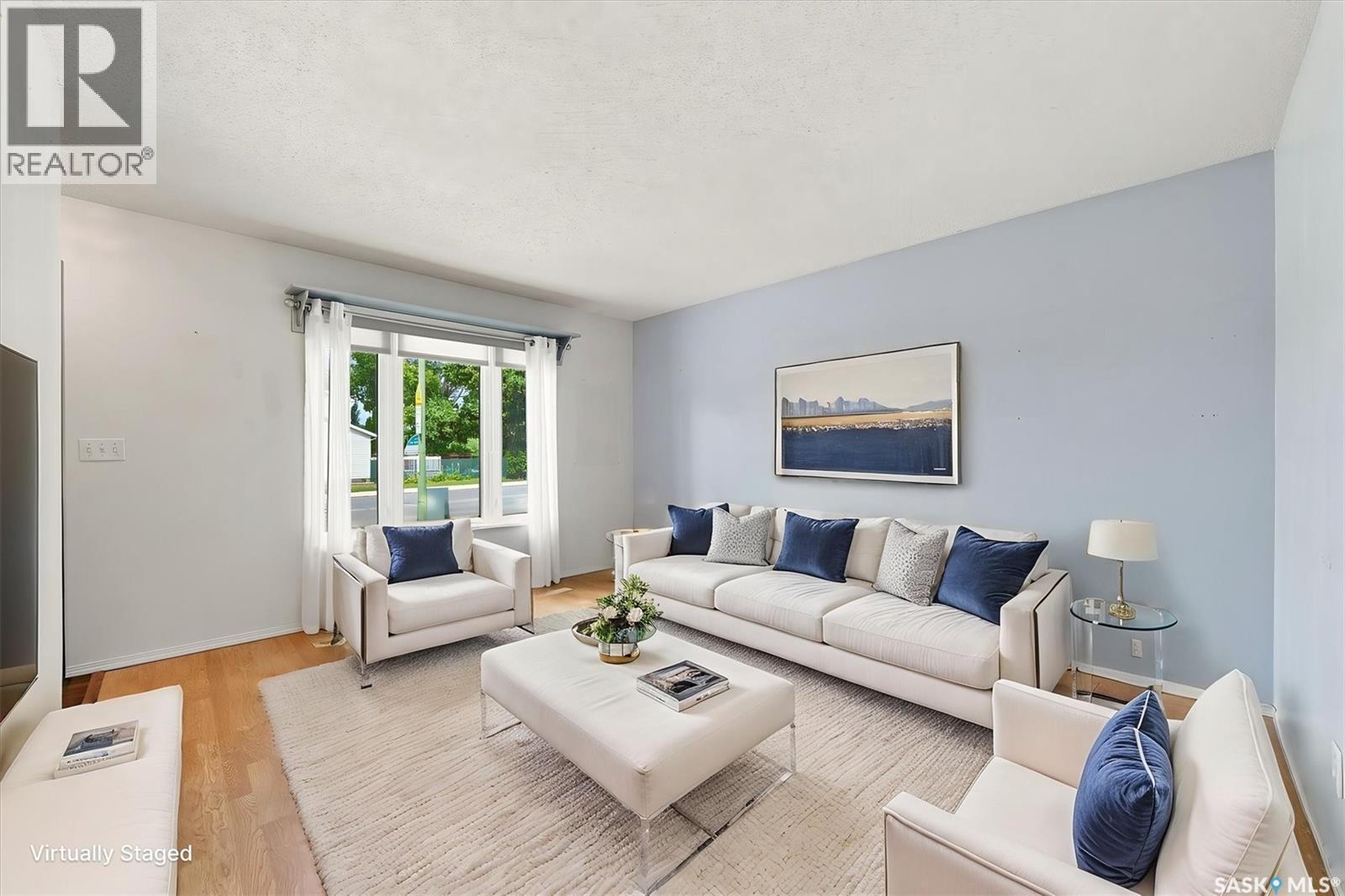 1202 Mccormack Road, Saskatoon, SK - Indoor Photo Showing Living Room