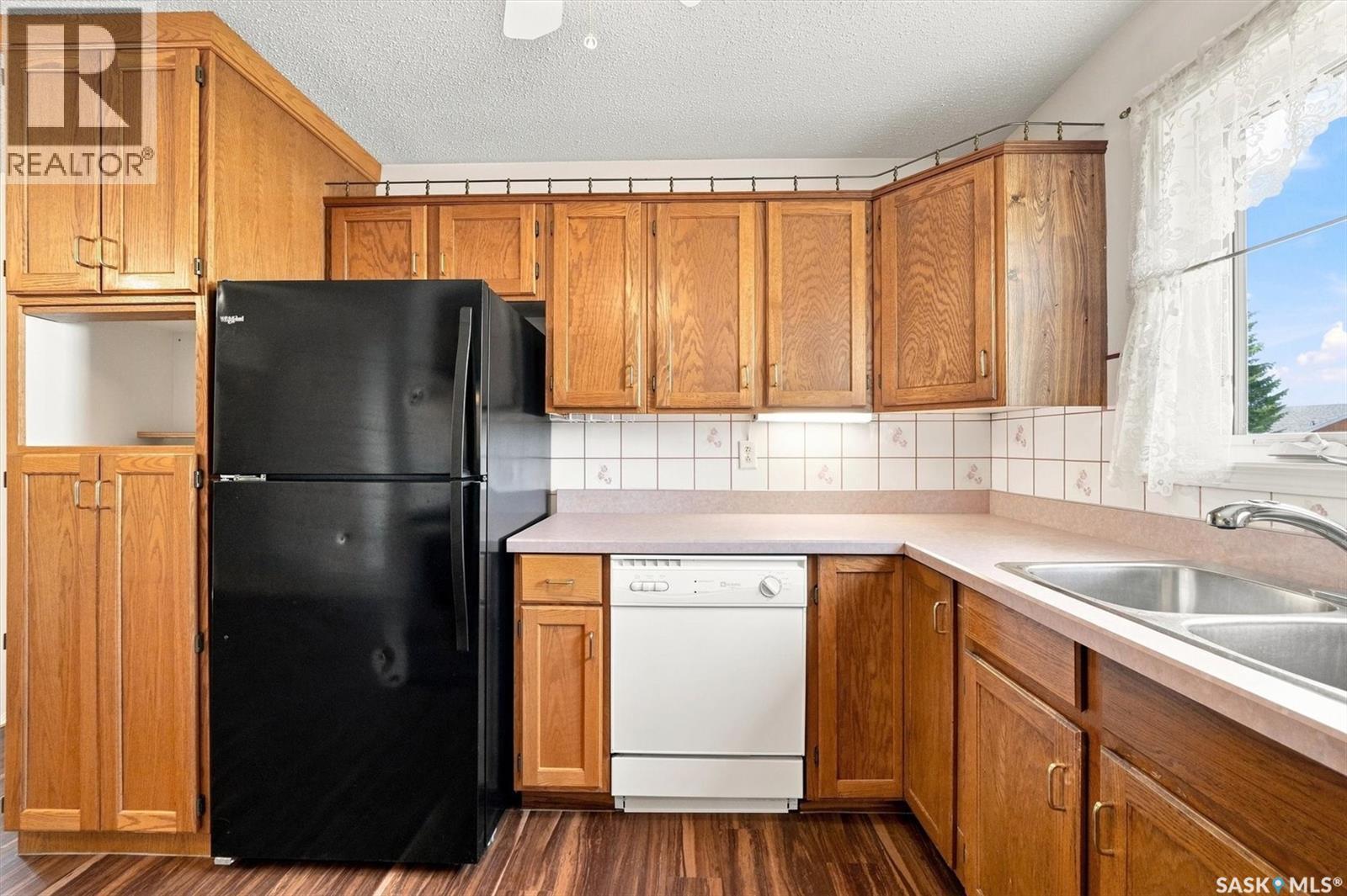 1202 Mccormack Road, Saskatoon, SK - Indoor Photo Showing Kitchen With Double Sink