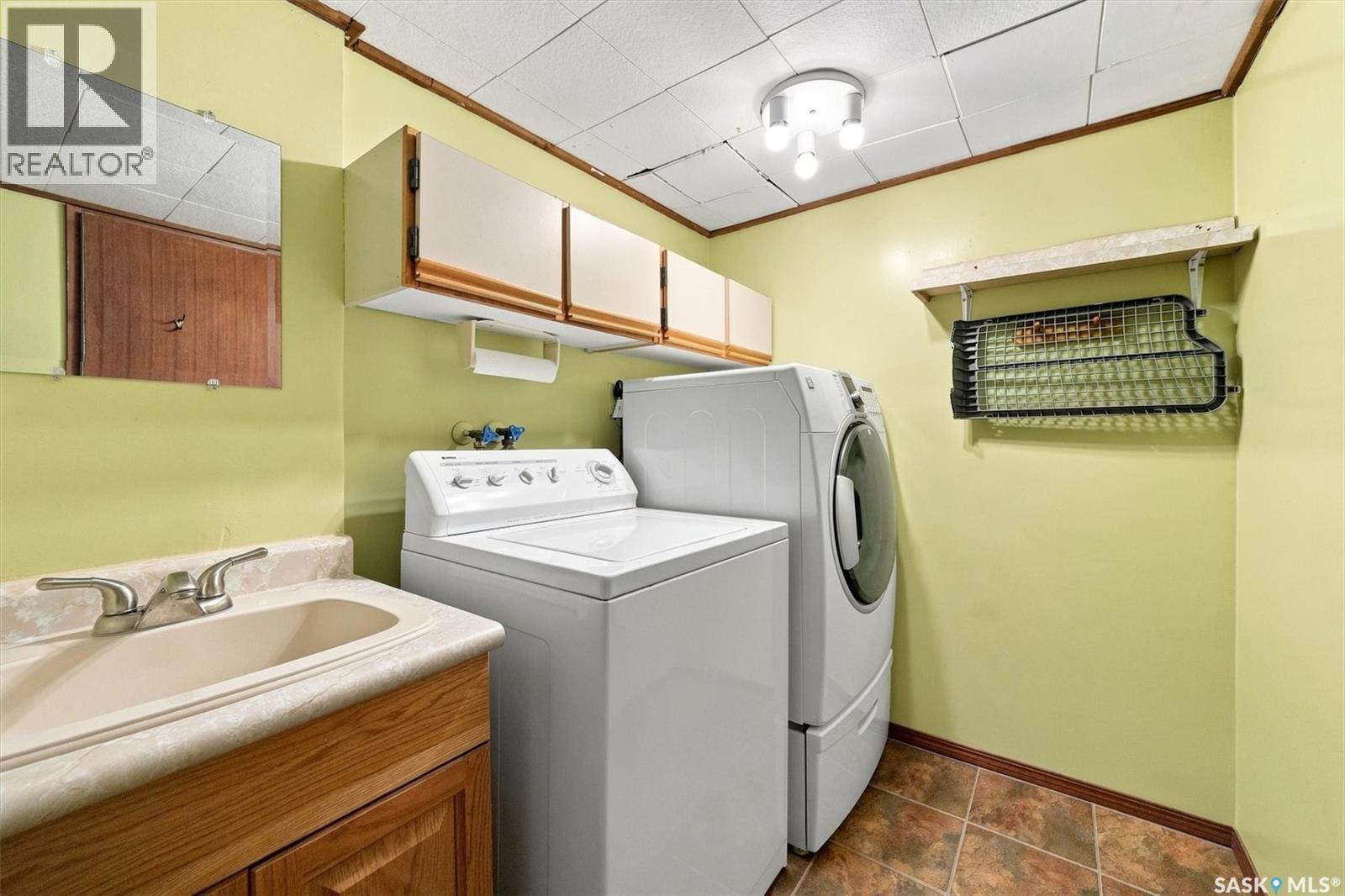 1202 Mccormack Road, Saskatoon, SK - Indoor Photo Showing Laundry Room