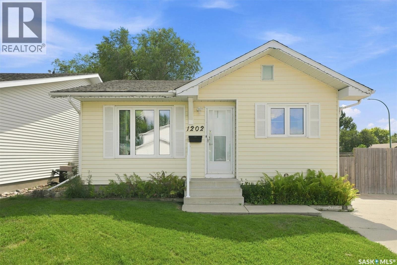 1202 Mccormack Road, Saskatoon, SK - Outdoor