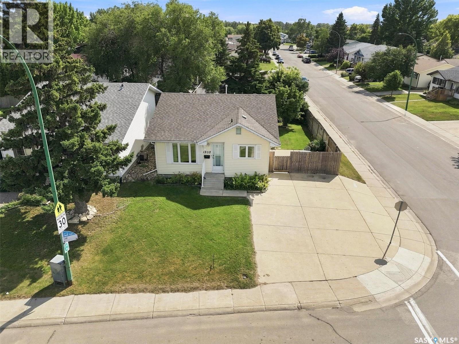 1202 Mccormack Road, Saskatoon, SK - Outdoor