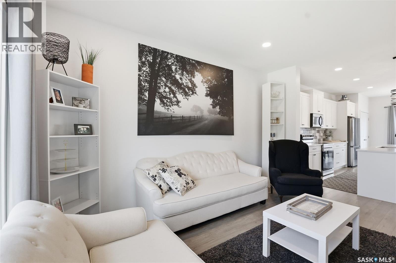 520 Brighton Gate, Saskatoon, SK - Indoor Photo Showing Living Room