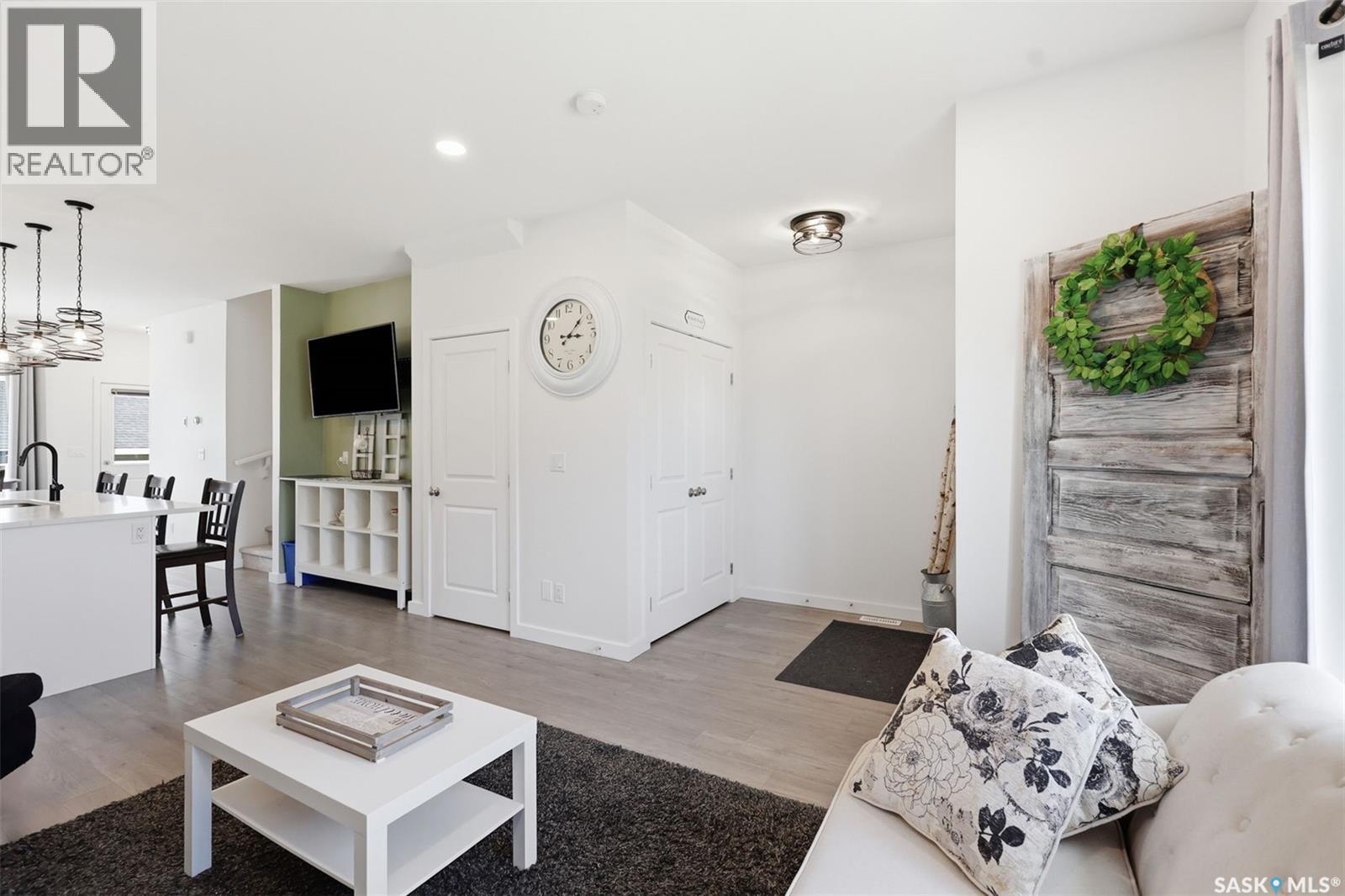 520 Brighton Gate, Saskatoon, SK - Indoor Photo Showing Living Room