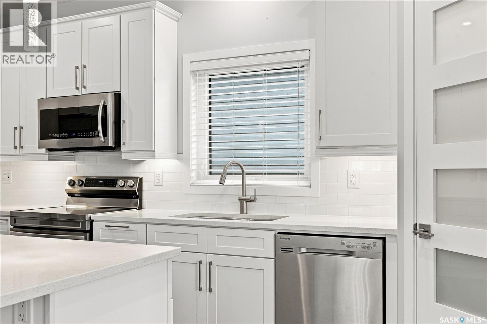 134 Bolstad Way, Saskatoon, SK - Indoor Photo Showing Kitchen With Stainless Steel Kitchen With Upgraded Kitchen