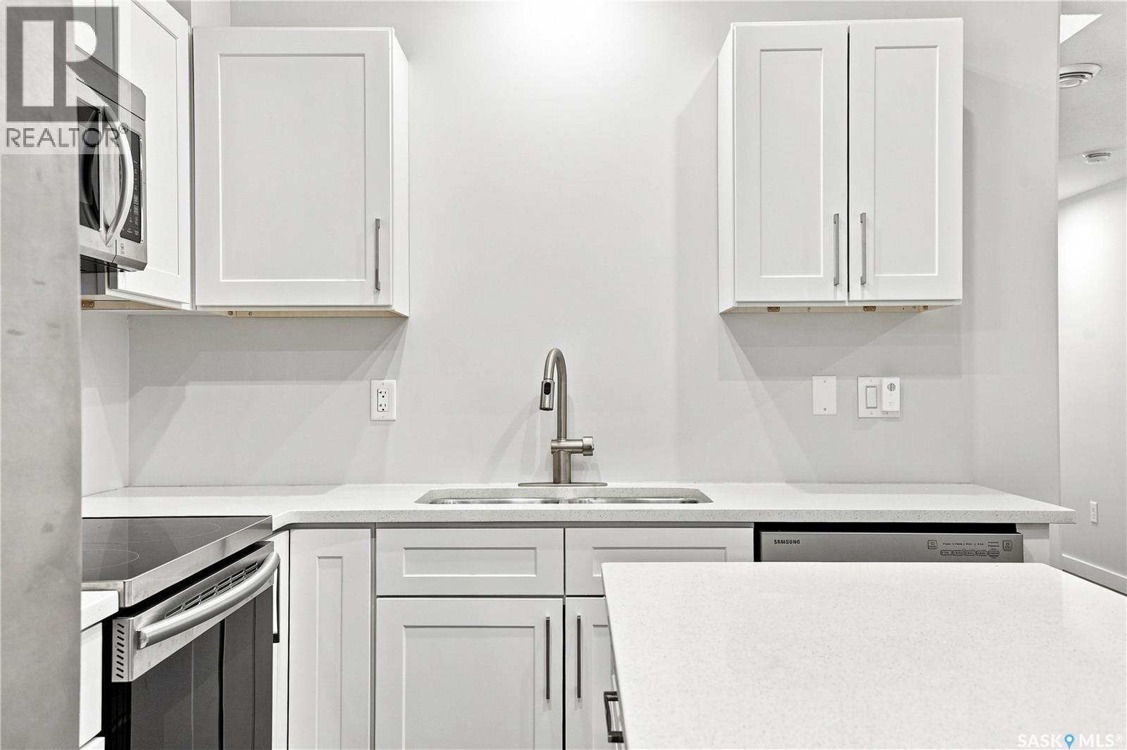 134 Bolstad Way, Saskatoon, SK - Indoor Photo Showing Kitchen