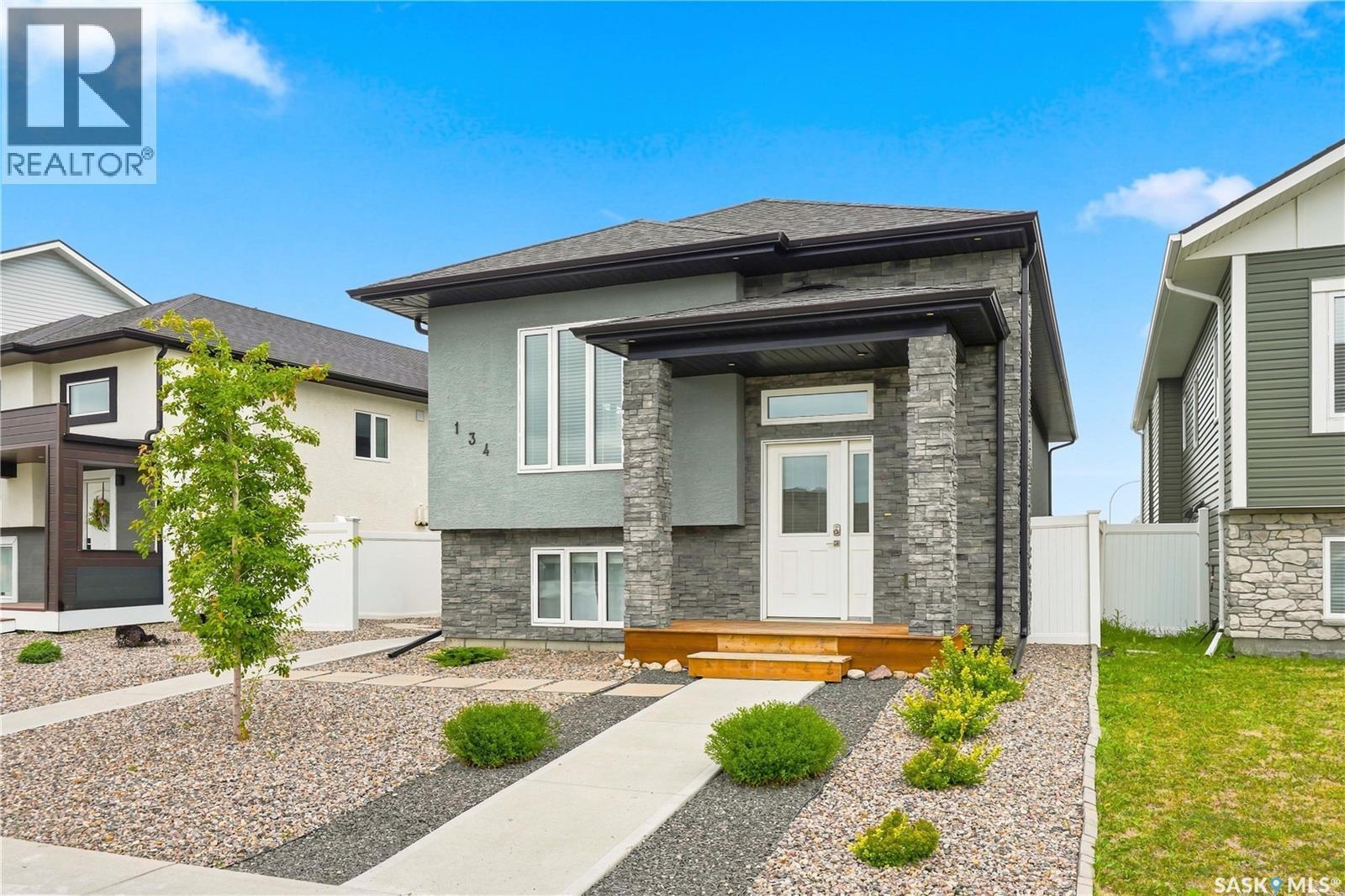 134 Bolstad Way, Saskatoon, SK - Outdoor With Facade