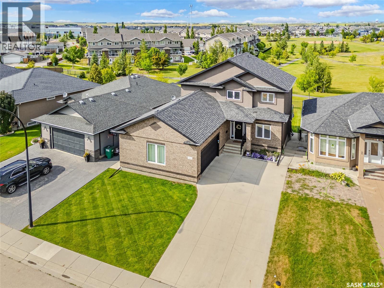 242 Denham Crescent, Saskatoon, SK - Outdoor