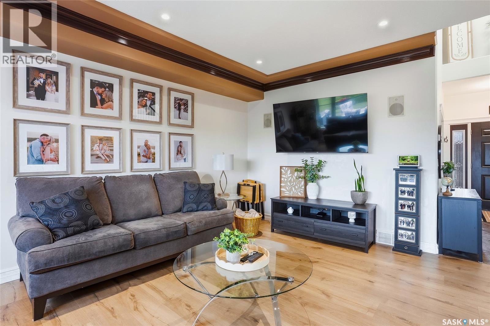 242 Denham Crescent, Saskatoon, SK - Indoor Photo Showing Living Room