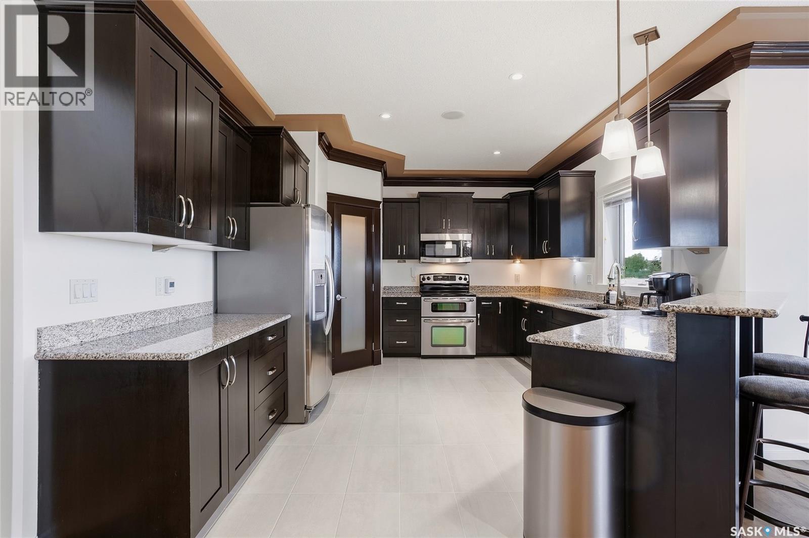 242 Denham Crescent, Saskatoon, SK - Indoor Photo Showing Kitchen With Upgraded Kitchen