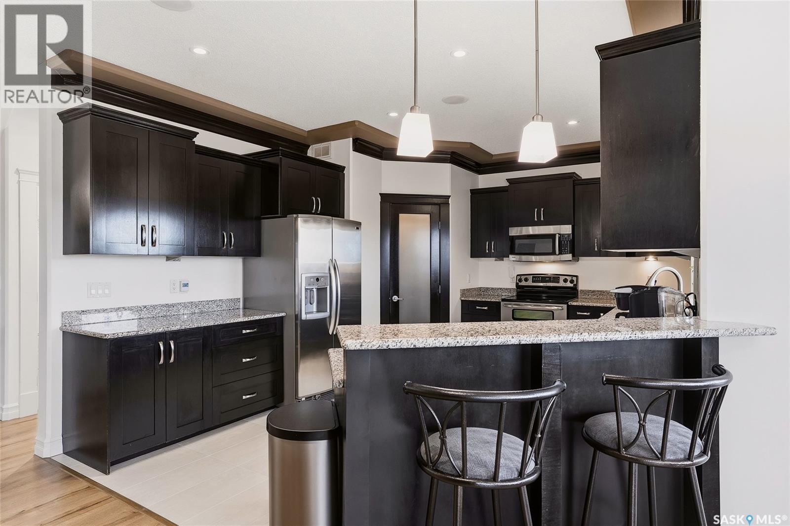 242 Denham Crescent, Saskatoon, SK - Indoor Photo Showing Kitchen With Upgraded Kitchen