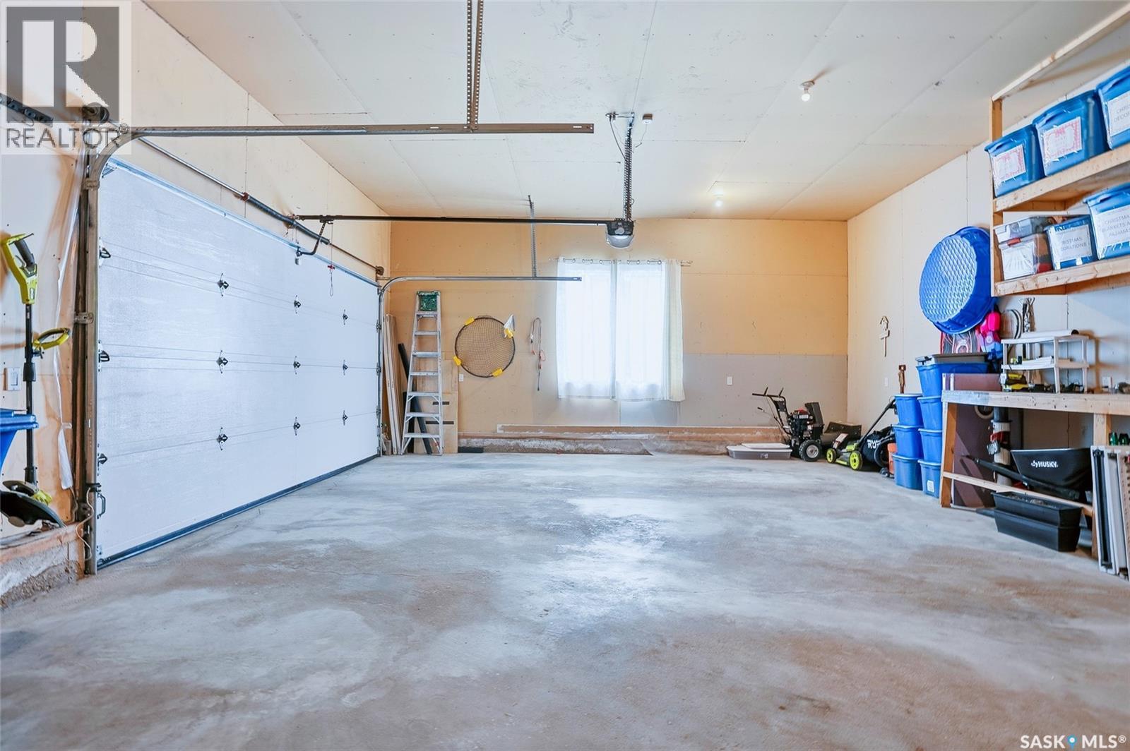 242 Denham Crescent, Saskatoon, SK - Indoor Photo Showing Garage