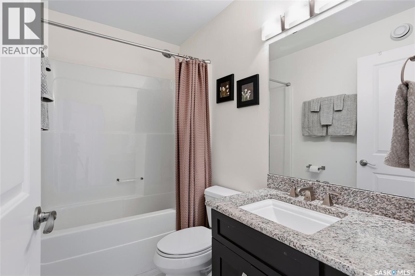 242 Denham Crescent, Saskatoon, SK - Indoor Photo Showing Bathroom