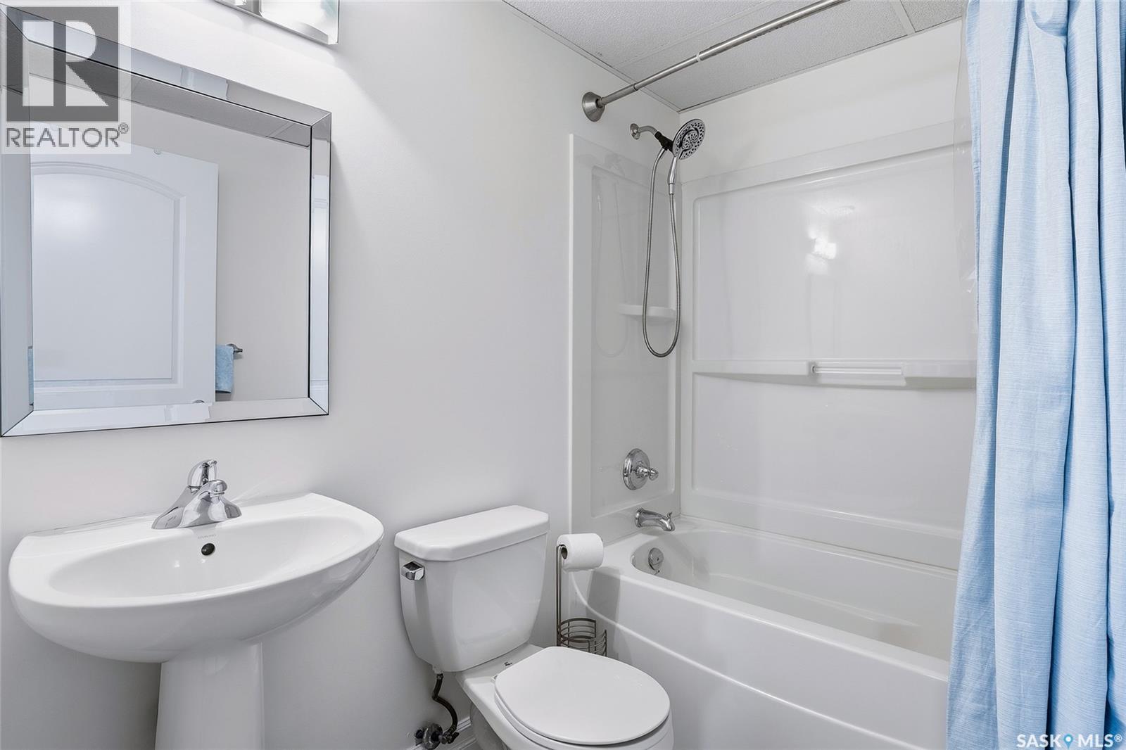 242 Denham Crescent, Saskatoon, SK - Indoor Photo Showing Bathroom