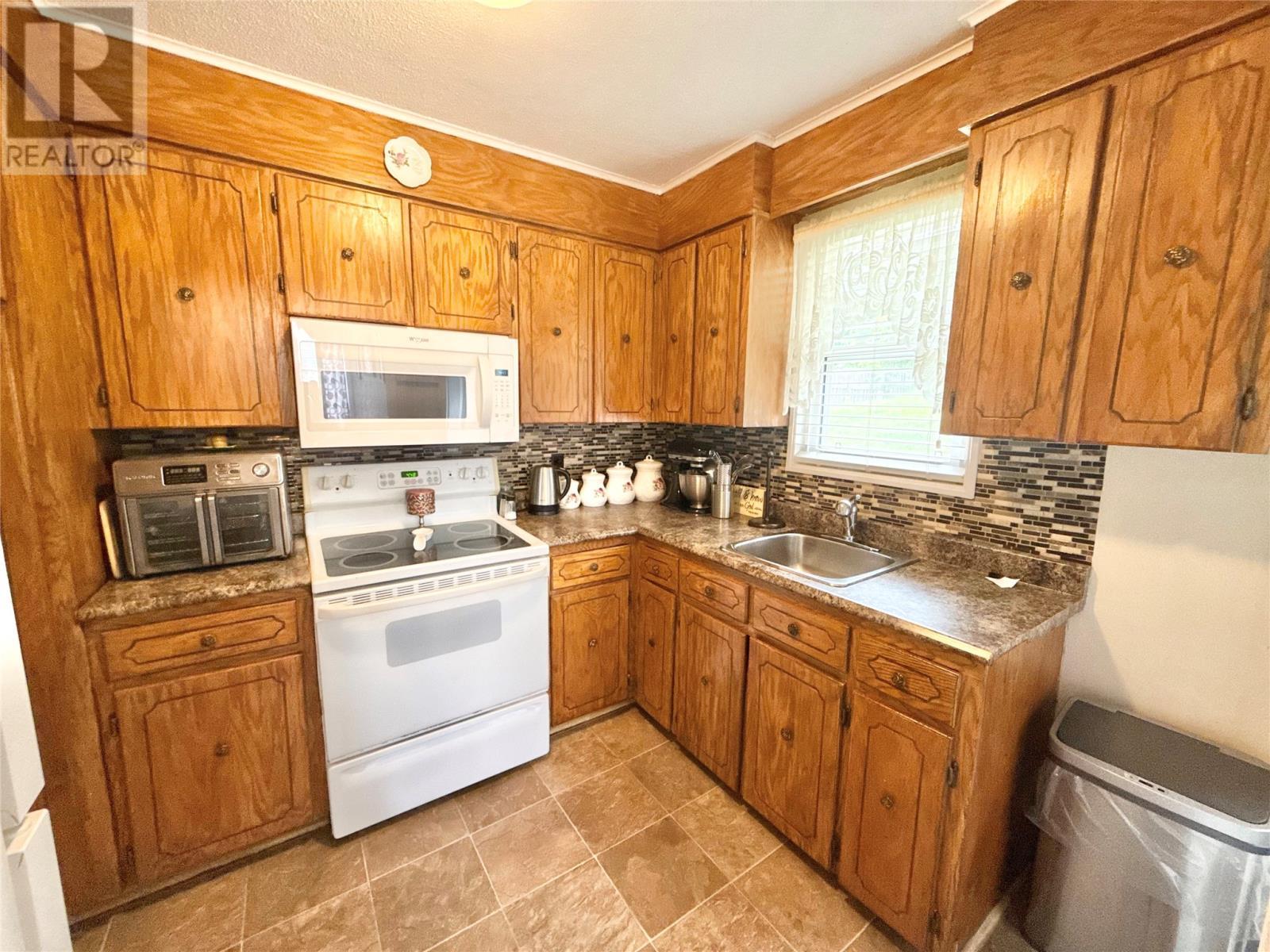 11 Caribou Road, Grand Falls-Windsor, NL - Indoor Photo Showing Kitchen