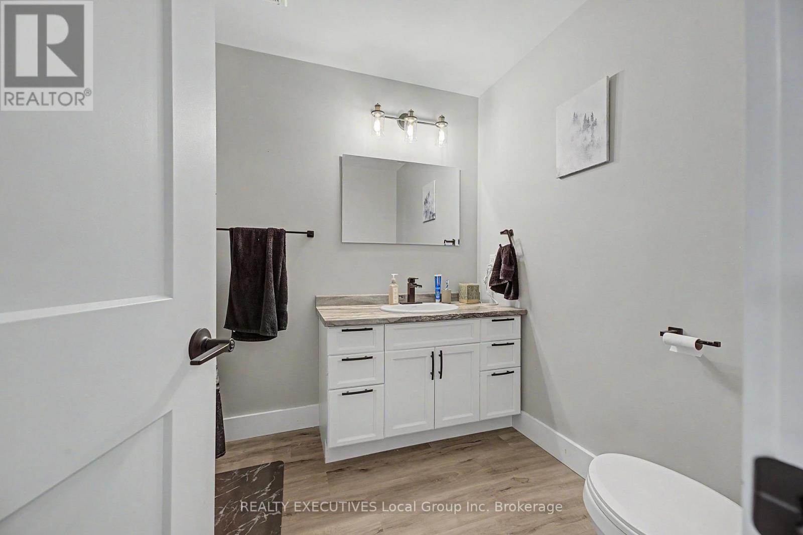 575 Hart Road, Callander, ON - Indoor Photo Showing Bathroom