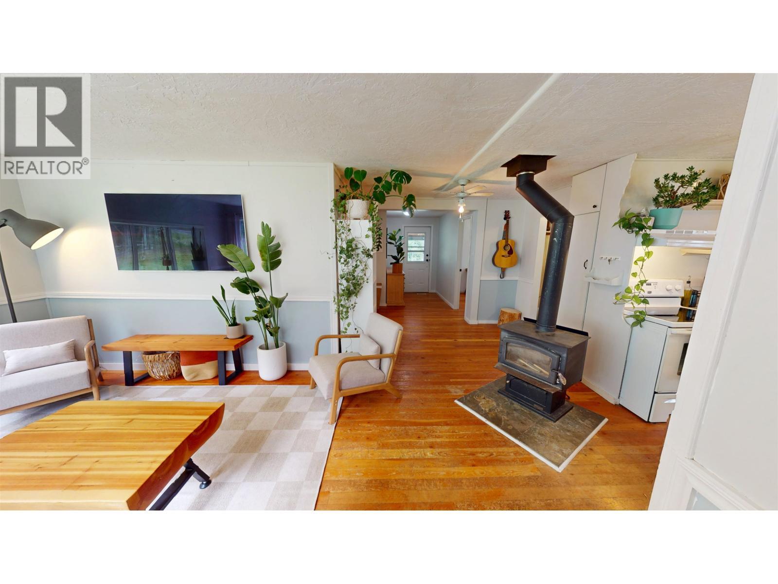 1154 Marsh Road, Quesnel, BC - Indoor With Fireplace