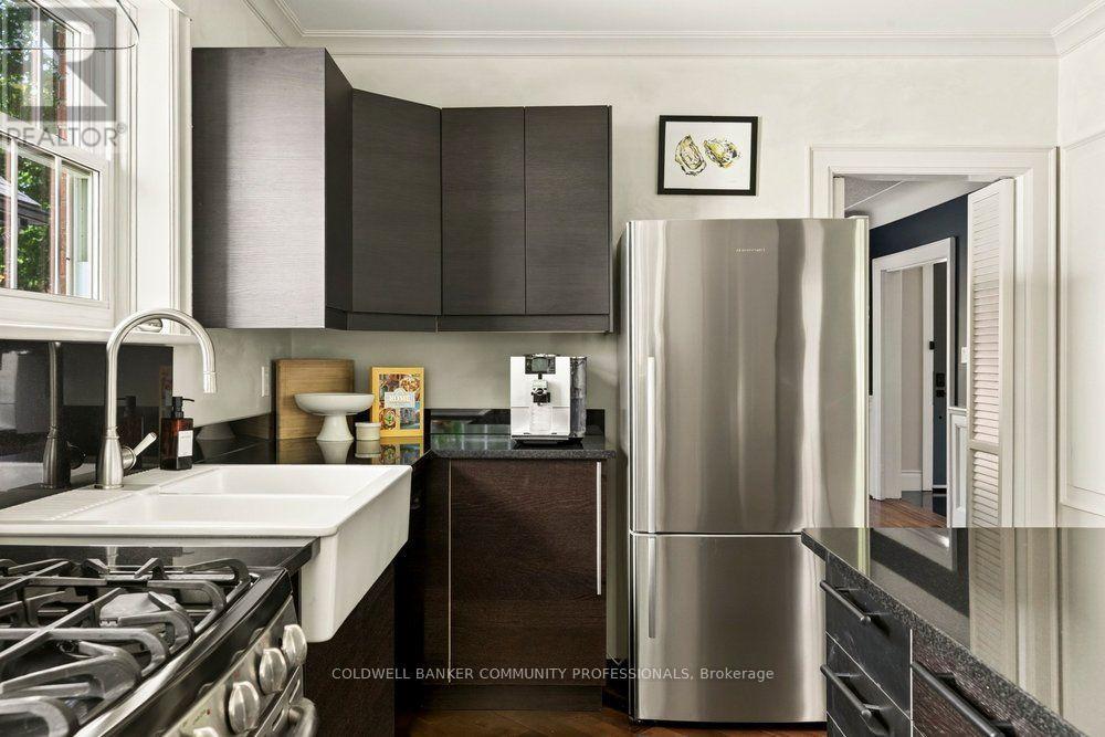 71 Stanley Avenue, Hamilton, ON - Indoor Photo Showing Kitchen