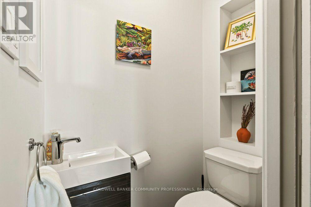 71 Stanley Avenue, Hamilton, ON - Indoor Photo Showing Bathroom