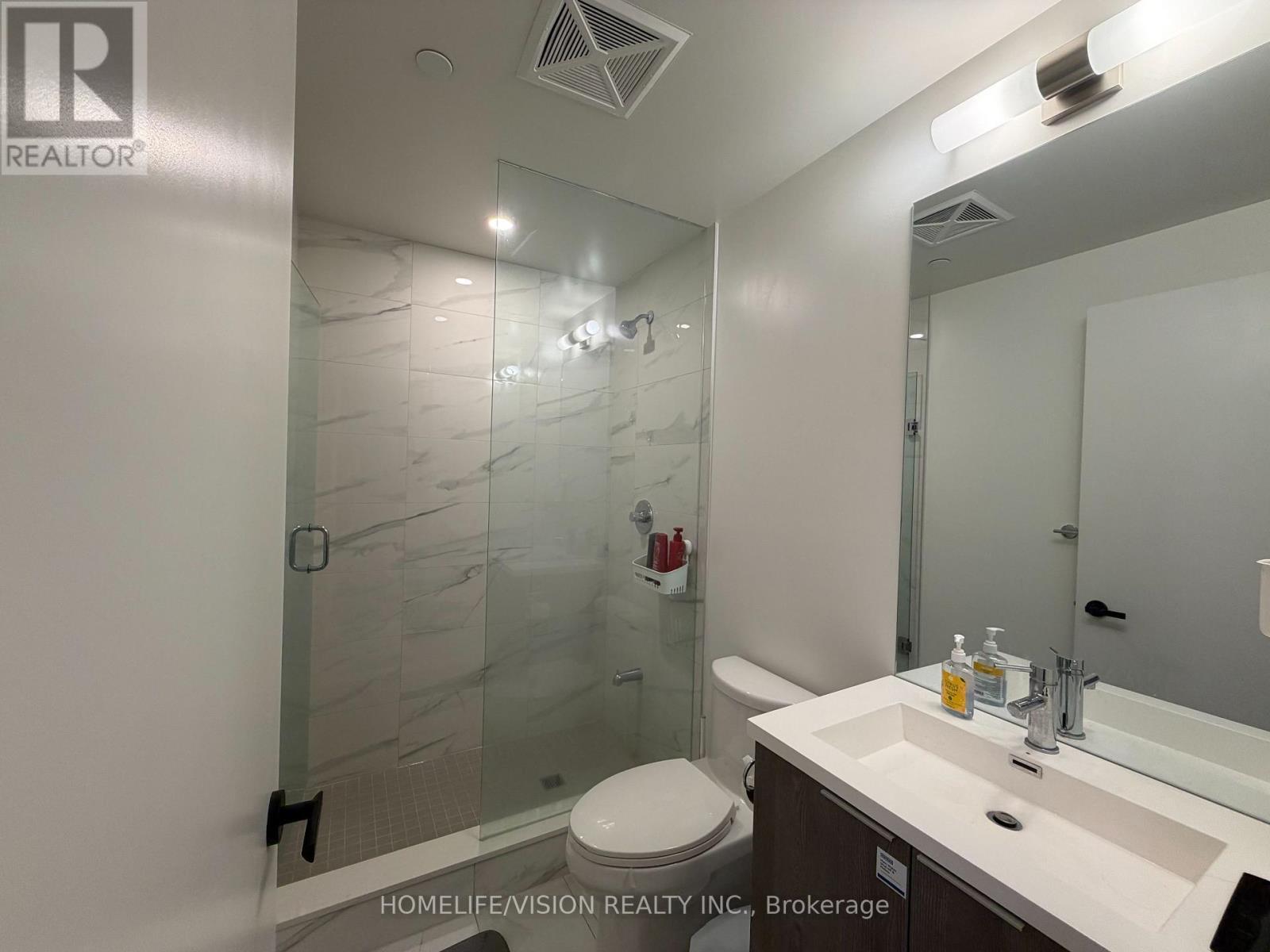 3207 - 8 Interchange Way, Vaughan, ON - Indoor Photo Showing Bathroom