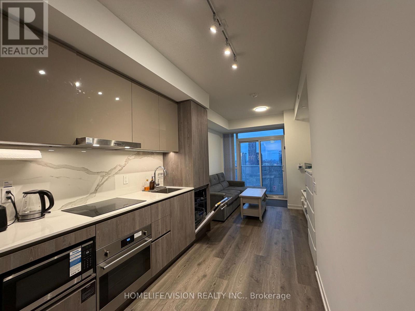 3207 - 8 Interchange Way, Vaughan, ON - Indoor Photo Showing Kitchen