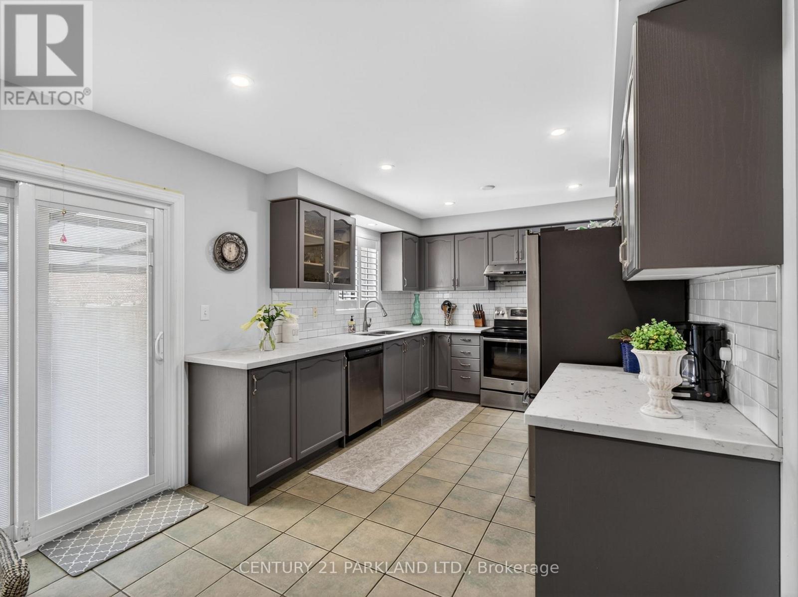 181 Purcell Crescent, Vaughan, ON - Indoor Photo Showing Kitchen