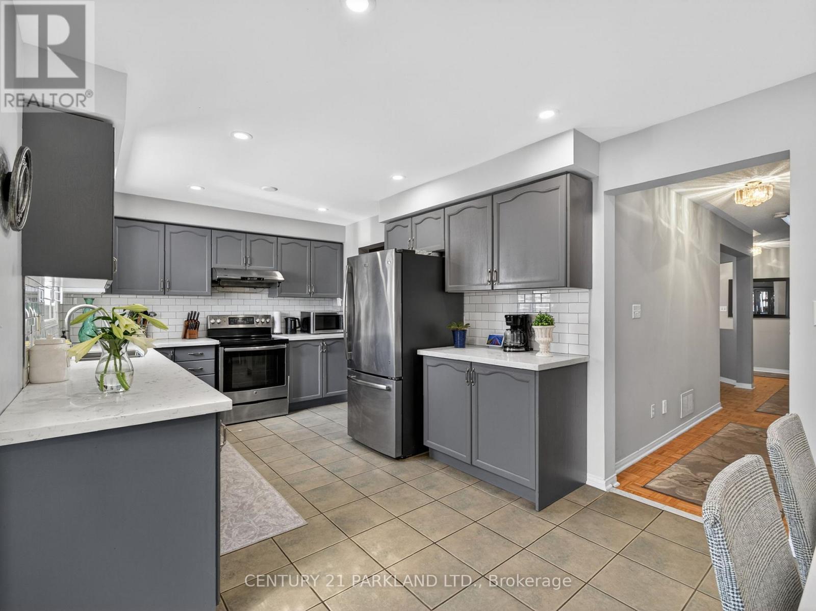 181 Purcell Crescent, Vaughan, ON - Indoor Photo Showing Kitchen