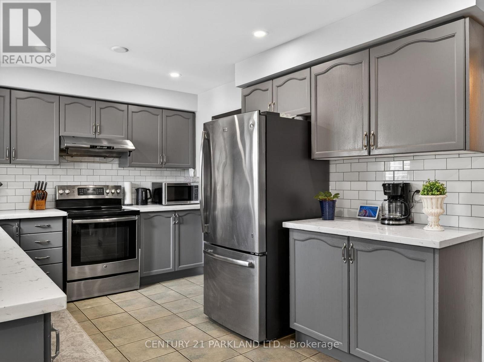 181 Purcell Crescent, Vaughan, ON - Indoor Photo Showing Kitchen With Upgraded Kitchen